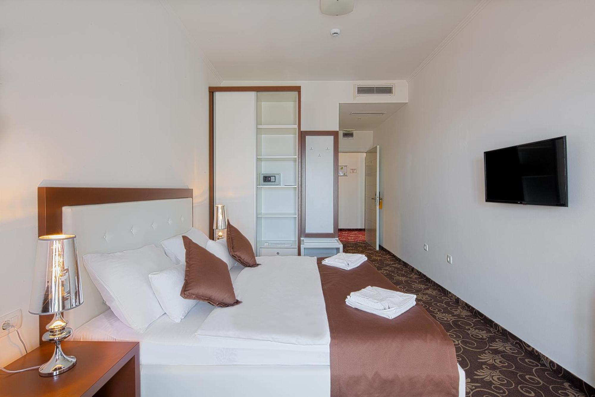 Hotel Pozzo Будва Экстерьер фото