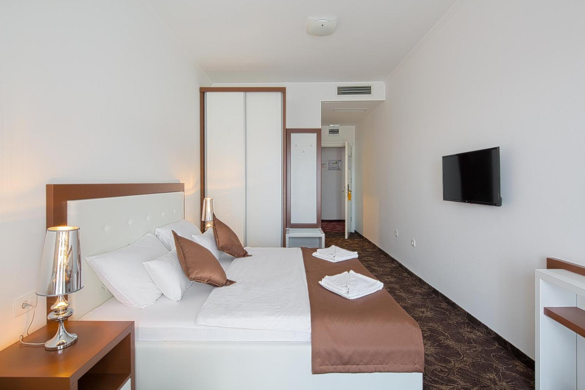 Hotel Pozzo Будва Экстерьер фото