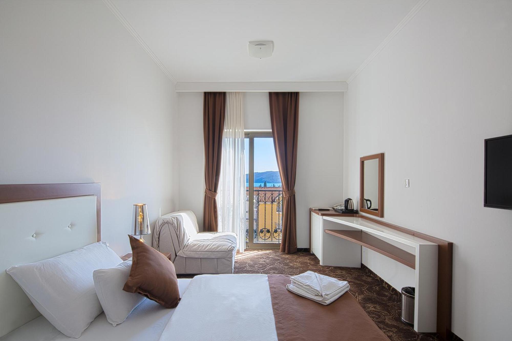 Hotel Pozzo Будва Экстерьер фото