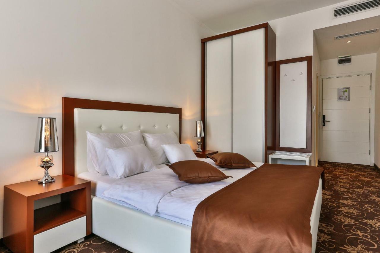Hotel Pozzo Будва Экстерьер фото