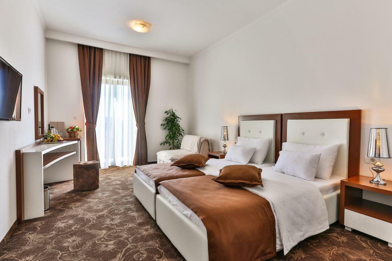 Hotel Pozzo Будва Экстерьер фото